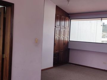 CASA INDEPENDIENTE EN VENTA. CON PISCINA EN FICOA. AMBATO