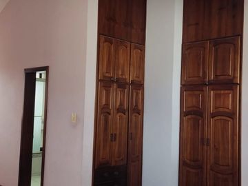 CASA INDEPENDIENTE EN VENTA. CON PISCINA EN FICOA. AMBATO