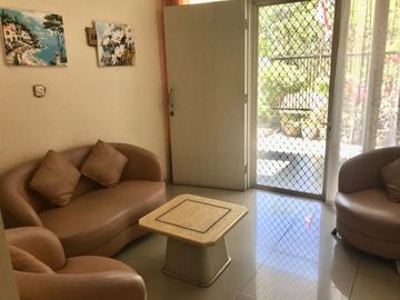 Rumah di Simpang Darmo Permai Selatan Siap Huni Termurah