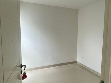 JUAL RUMAH 2 lantai Perum. Grand Harvest Kebraon Sby