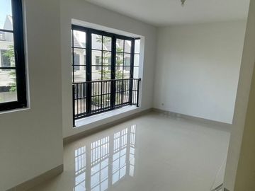 JUAL RUMAH 2 lantai Perum. Grand Harvest Kebraon Sby