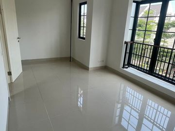 JUAL RUMAH 2 lantai Perum. Grand Harvest Kebraon Sby