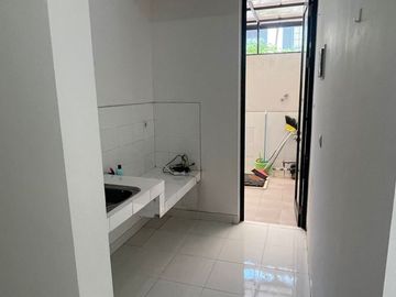 JUAL RUMAH 2 lantai Perum. Grand Harvest Kebraon Sby
