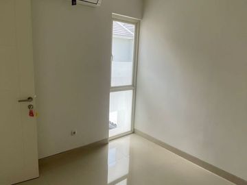 JUAL RUMAH 2 lantai Perum. Grand Harvest Kebraon Sby