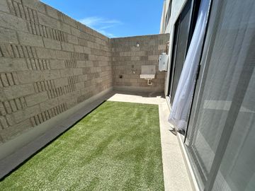 HERMOSA CASA con 3 Rec y Roof Garden ubicada en Circuito Universidades Qro JF