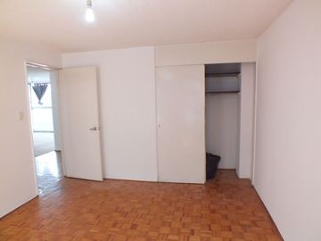 EXELENTE DEPARTAMENTO EN AV. UNIVERSIDAD, BIEN UBICADO.