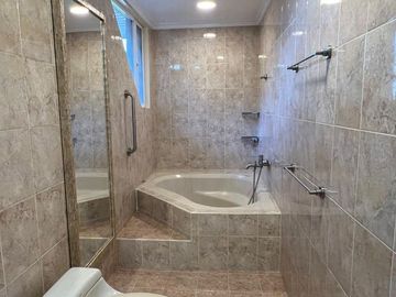 For Sale: 4 Bedrooms House in Highgrove Subdivision, Tagaytay