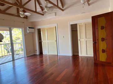 For Sale: 4 Bedrooms House in Highgrove Subdivision, Tagaytay