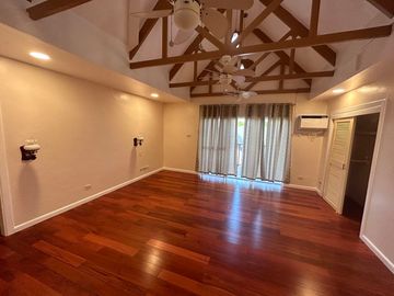 For Sale: 4 Bedrooms House in Highgrove Subdivision, Tagaytay