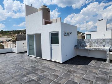 Casa Nueva en Venta, 3 Pisos Fracc. Camino Real, Mineral de La Reforma, Hidalgo.