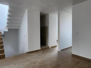 Casa Nueva en Venta, 3 Pisos Fracc. Camino Real, Mineral de La Reforma, Hidalgo.
