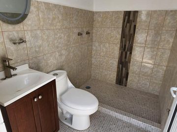Casa Nueva en Venta, 3 Pisos Fracc. Camino Real, Mineral de La Reforma, Hidalgo.