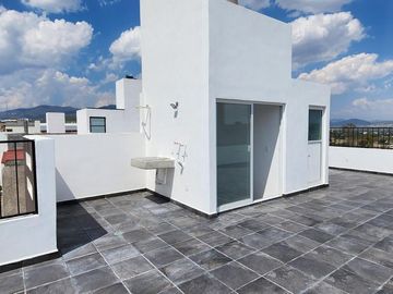 Casa Nueva en Venta, 3 Pisos Fracc. Camino Real, Mineral de La Reforma, Hidalgo.