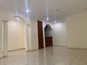 Exclusiva Casa con Ubicación Privilegiada cerca de la Minerva!