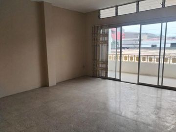 Amplia Villa Sur de Guayaquil VENDO de oportunidad.  ciudadela cerrada