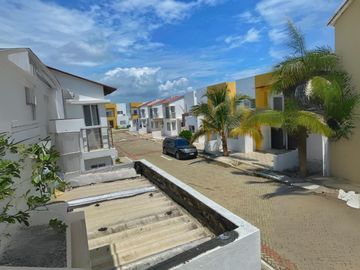 VENTA DE CASA EN URBANIZACIÓN PLAYA VILLAGE - KM 11.5 VÍA A DATA (ANNY)
