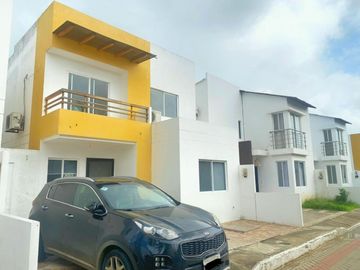 VENTA DE CASA EN URBANIZACIÓN PLAYA VILLAGE - KM 11.5 VÍA A DATA (ANNY)