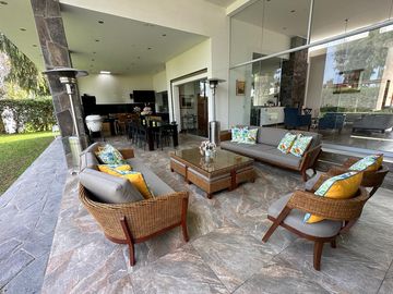 🏡☀️ HERMOSA CASA CON AMPLIOS AMBIENTES Y ZONAS SOCIALES DE LUJO