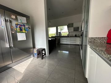 🏡☀️ HERMOSA CASA CON AMPLIOS AMBIENTES Y ZONAS SOCIALES DE LUJO