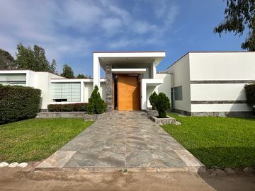 🏡☀️ HERMOSA CASA CON AMPLIOS AMBIENTES Y ZONAS SOCIALES DE LUJO
