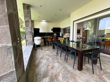 🏡☀️ HERMOSA CASA CON AMPLIOS AMBIENTES Y ZONAS SOCIALES DE LUJO