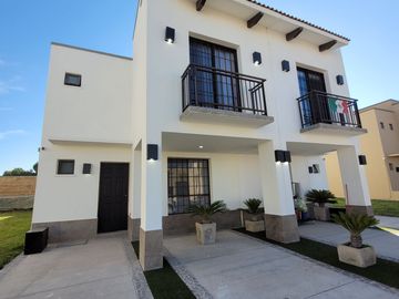 ¡Precios de preventa! Casa en venta al sur en Lucerna Residencial