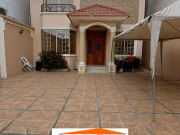 CASA DE VENTA EN LAS CRUCITAS, AV. ALEJANDRO CASTRO BENITEZ, PROVIDENCIA, MACHALA