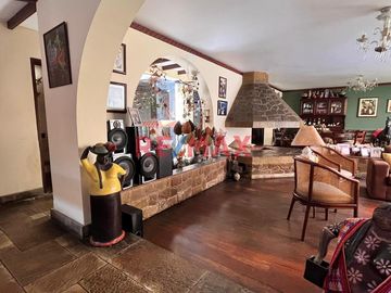 Bienvenido A Tu Casa Con Amplio Jardin Interior Y Exterior En Excelente Ubicacion En Zona Residencial De Magdalena Del Mar.