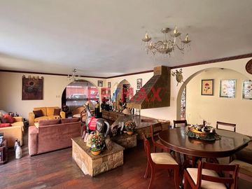 Bienvenido A Tu Casa Con Amplio Jardin Interior Y Exterior En Excelente Ubicacion En Zona Residencial De Magdalena Del Mar.