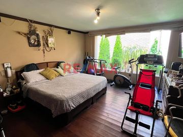 Bienvenido A Tu Casa Con Amplio Jardin Interior Y Exterior En Excelente Ubicacion En Zona Residencial De Magdalena Del Mar.