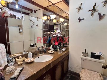 Bienvenido A Tu Casa Con Amplio Jardin Interior Y Exterior En Excelente Ubicacion En Zona Residencial De Magdalena Del Mar.