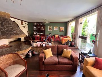 Bienvenido A Tu Casa Con Amplio Jardin Interior Y Exterior En Excelente Ubicacion En Zona Residencial De Magdalena Del Mar.