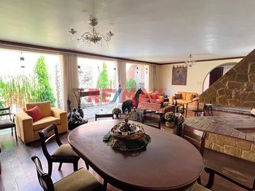 Bienvenido A Tu Casa Con Amplio Jardin Interior Y Exterior En Excelente Ubicacion En Zona Residencial De Magdalena Del Mar.