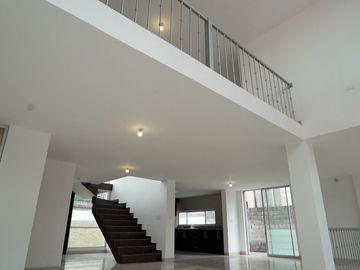 Casa en venta, Sangolquí valle de los chillos Urb. Molinos de viento
