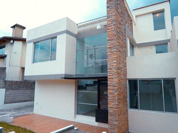 Casa en venta, Sangolquí valle de los chillos Urb. Molinos de viento