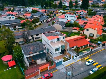 Casa en venta, Sangolquí valle de los chillos Urb. Molinos de viento
