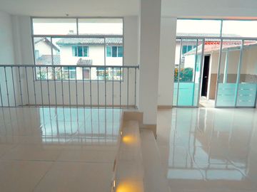 Casa en venta, Sangolquí valle de los chillos Urb. Molinos de viento