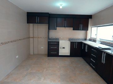 Casa en venta, Sangolquí valle de los chillos Urb. Molinos de viento