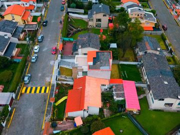 Casa en venta, Sangolquí valle de los chillos Urb. Molinos de viento