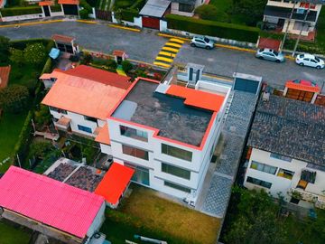 Casa en venta, Sangolquí valle de los chillos Urb. Molinos de viento
