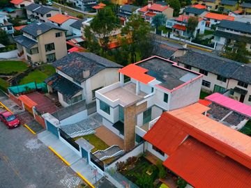 Casa en venta, Sangolquí valle de los chillos Urb. Molinos de viento