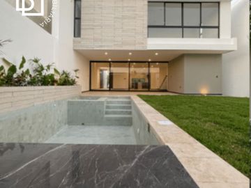 Casa en venta lista para entrega equipada con alberca en Temozón