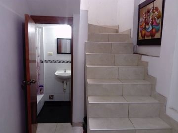 EXCELENTE OPORTUNIDAD, CASA DE 3 PISOS IDEAL PARA NEGOCIO O VIVIENDA EN VILLA MARÍA DEL TRIUNFO