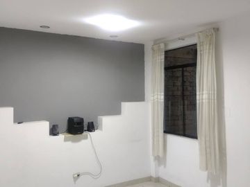 EXCELENTE OPORTUNIDAD, CASA DE 3 PISOS IDEAL PARA NEGOCIO O VIVIENDA EN VILLA MARÍA DEL TRIUNFO