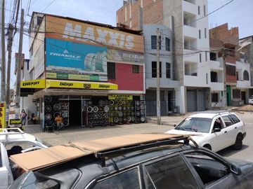 EXCELENTE OPORTUNIDAD, CASA DE 3 PISOS IDEAL PARA NEGOCIO O VIVIENDA EN VILLA MARÍA DEL TRIUNFO