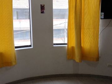 EXCELENTE OPORTUNIDAD, CASA DE 3 PISOS IDEAL PARA NEGOCIO O VIVIENDA EN VILLA MARÍA DEL TRIUNFO
