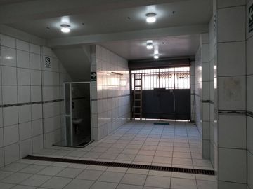 EXCELENTE OPORTUNIDAD, CASA DE 3 PISOS IDEAL PARA NEGOCIO O VIVIENDA EN VILLA MARÍA DEL TRIUNFO