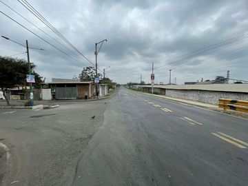 En venta terreno comercial esquinero  en Milagro frente a Ingenio Valdez