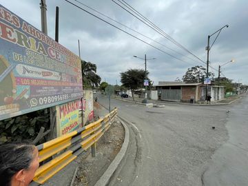 En venta terreno comercial esquinero  en Milagro frente a Ingenio Valdez
