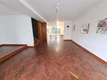 VENDO CASA DE 2 PISOS EN BARRANCO- A MEDIA CDRA DEL MALECON -  ZONA RESIDENCIAL Y TRANQUILA- EXCELENTE UBICACION
